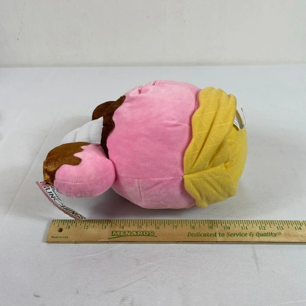 Disney Munchlings Minnie Mouse Cupcake Baked Treats 11